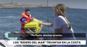 riders del mar entregando pizzas a los barcos